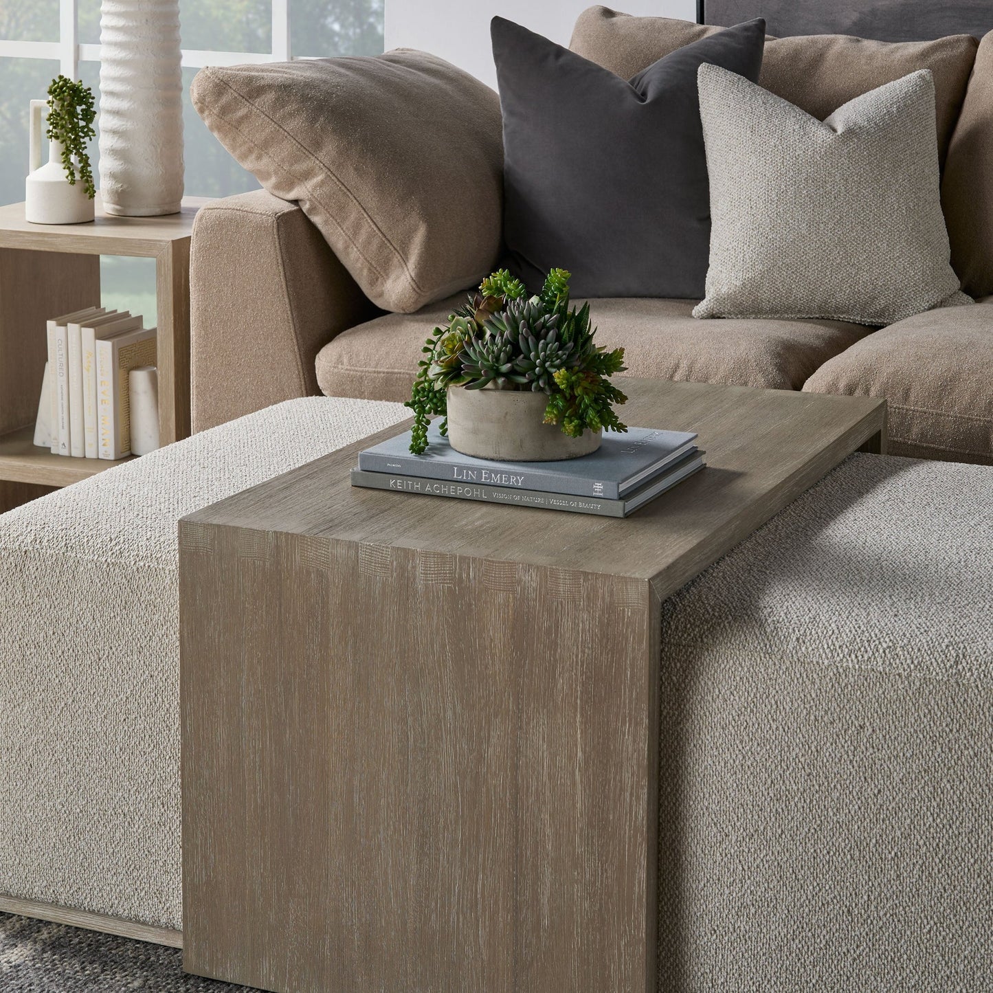 Table basse rembourrée à queue d'aronde