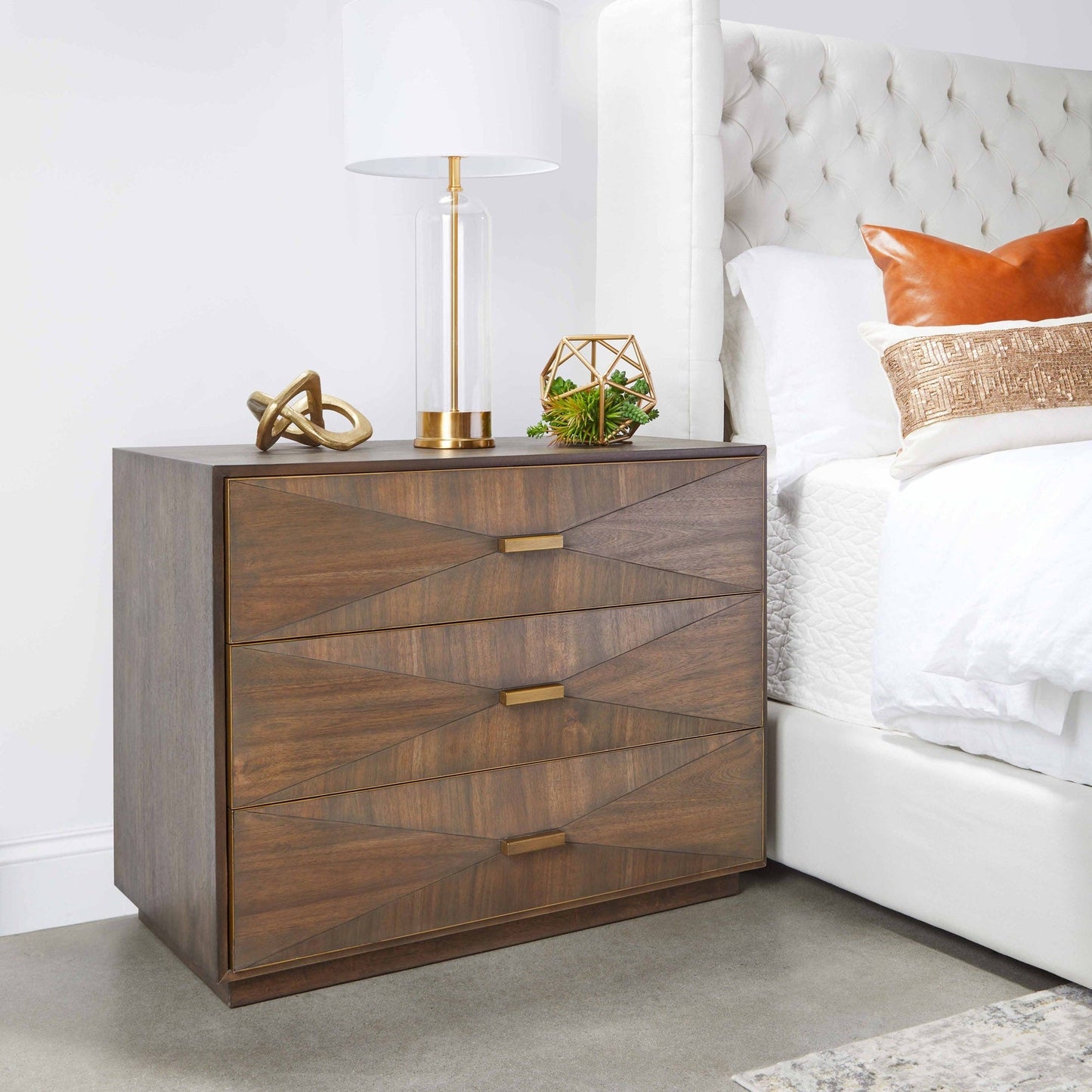 Table de chevet à 3 tiroirs Wynn